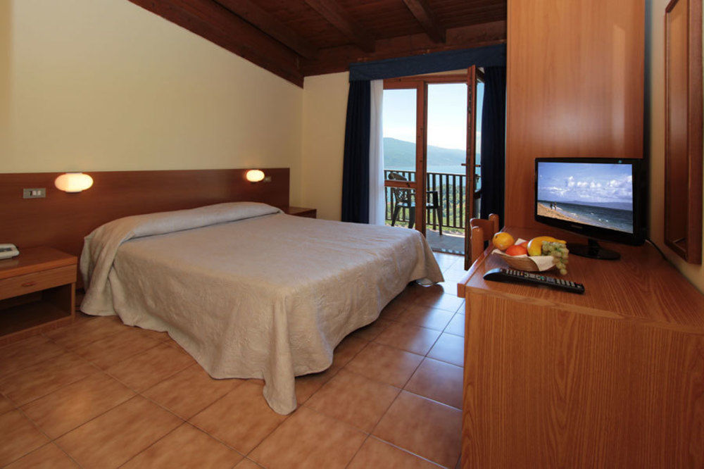Park Hotel Faver Tremosine ภายนอก รูปภาพ
